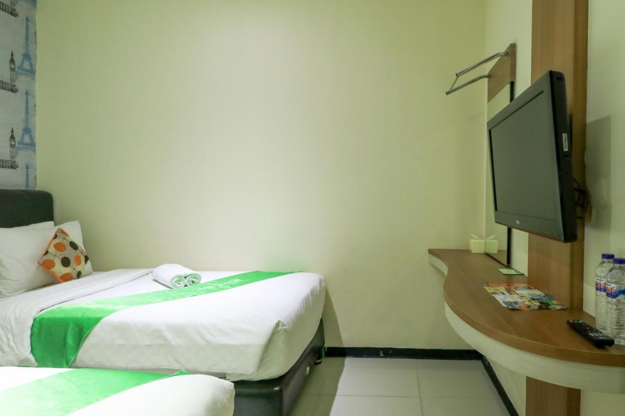 Tab Hotel Surabaya Exterior foto
