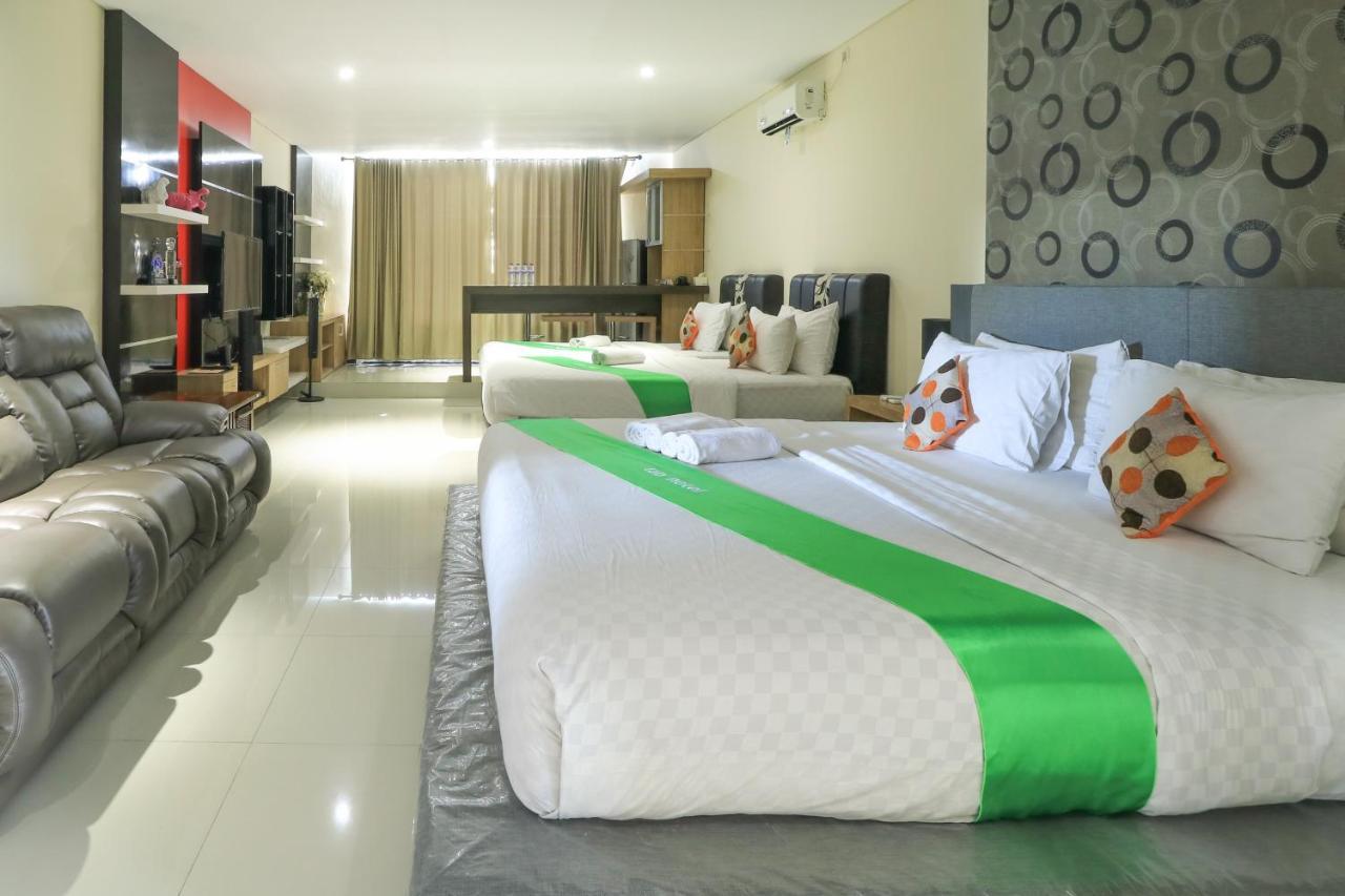 Tab Hotel Surabaya Exterior foto