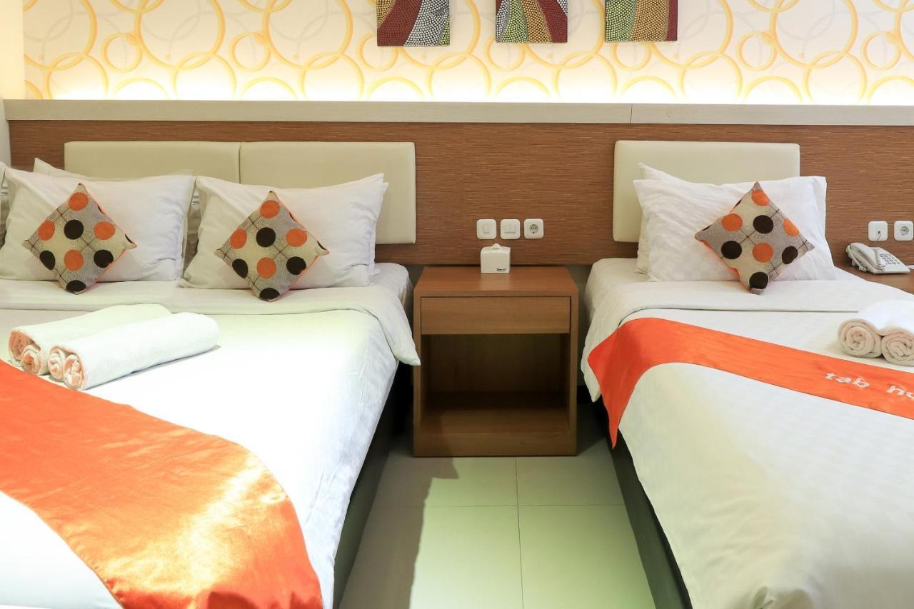 Tab Hotel Surabaya Exterior foto
