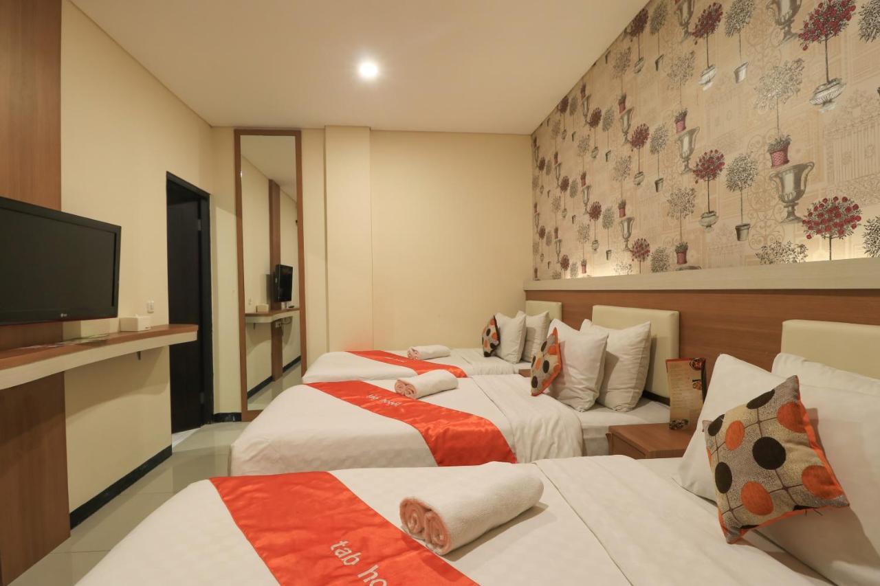 Tab Hotel Surabaya Exterior foto