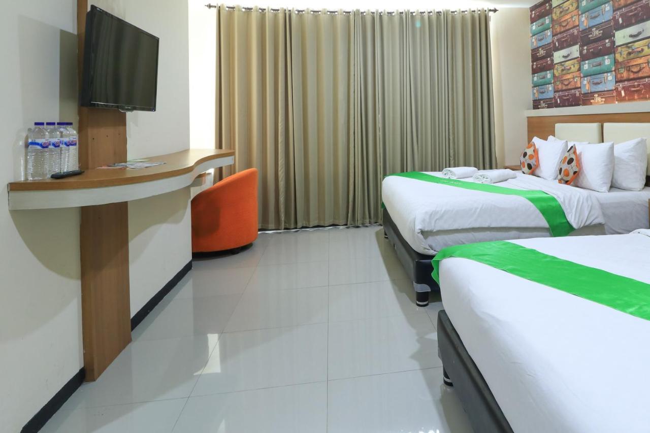 Tab Hotel Surabaya Exterior foto