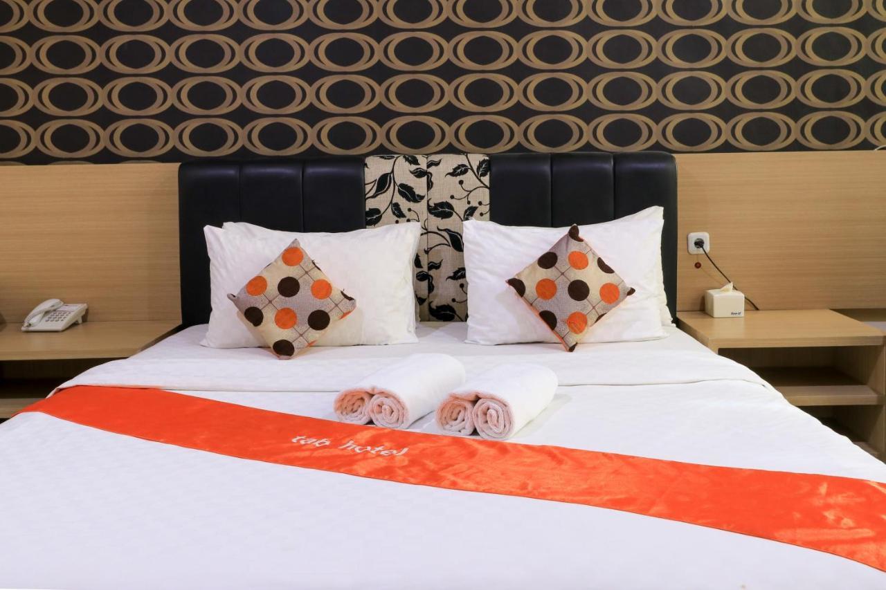 Tab Hotel Surabaya Exterior foto