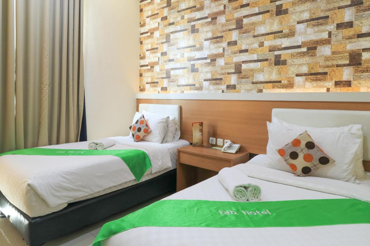 Tab Hotel Surabaya Exterior foto