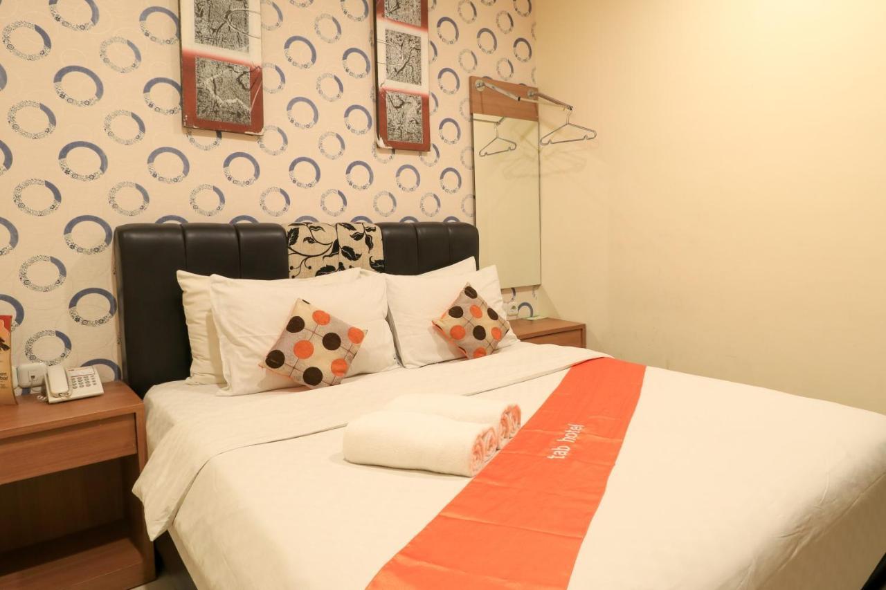 Tab Hotel Surabaya Exterior foto