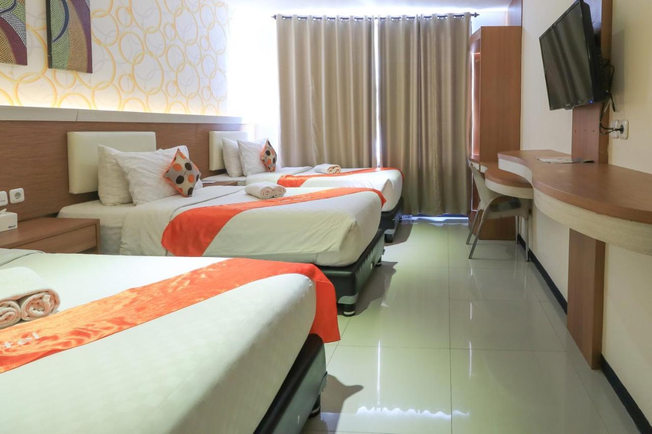Tab Hotel Surabaya Exterior foto