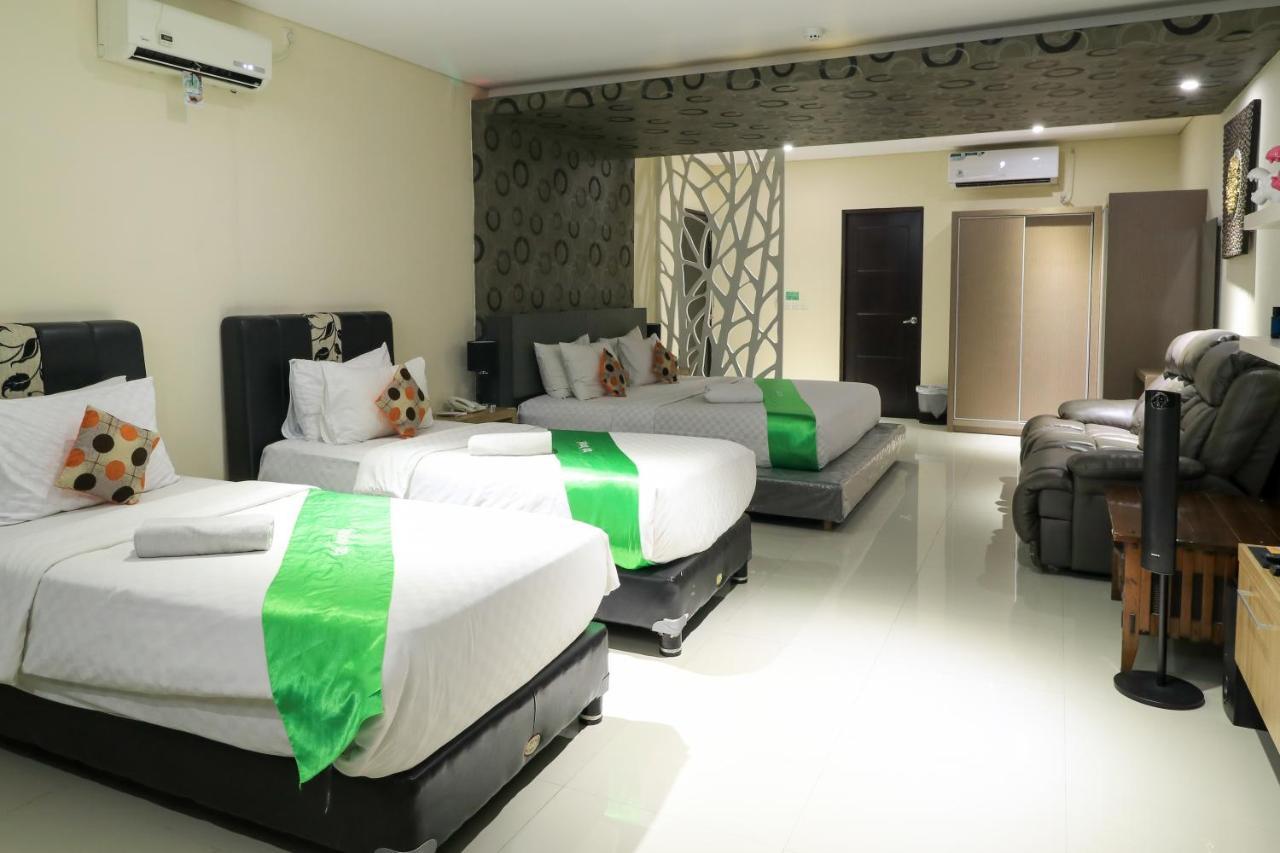 Tab Hotel Surabaya Exterior foto