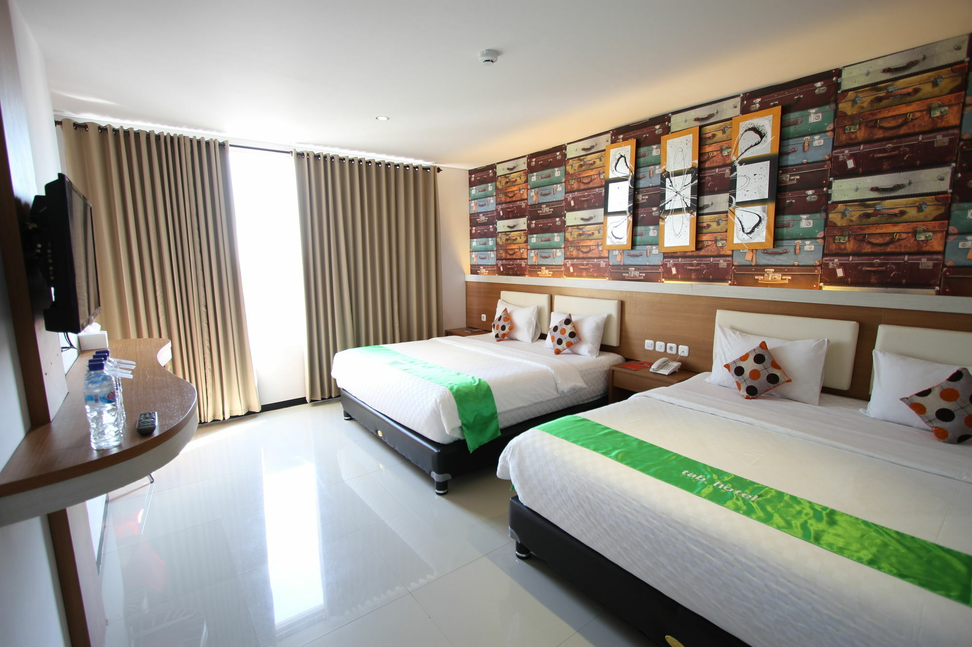Tab Hotel Surabaya Exterior foto