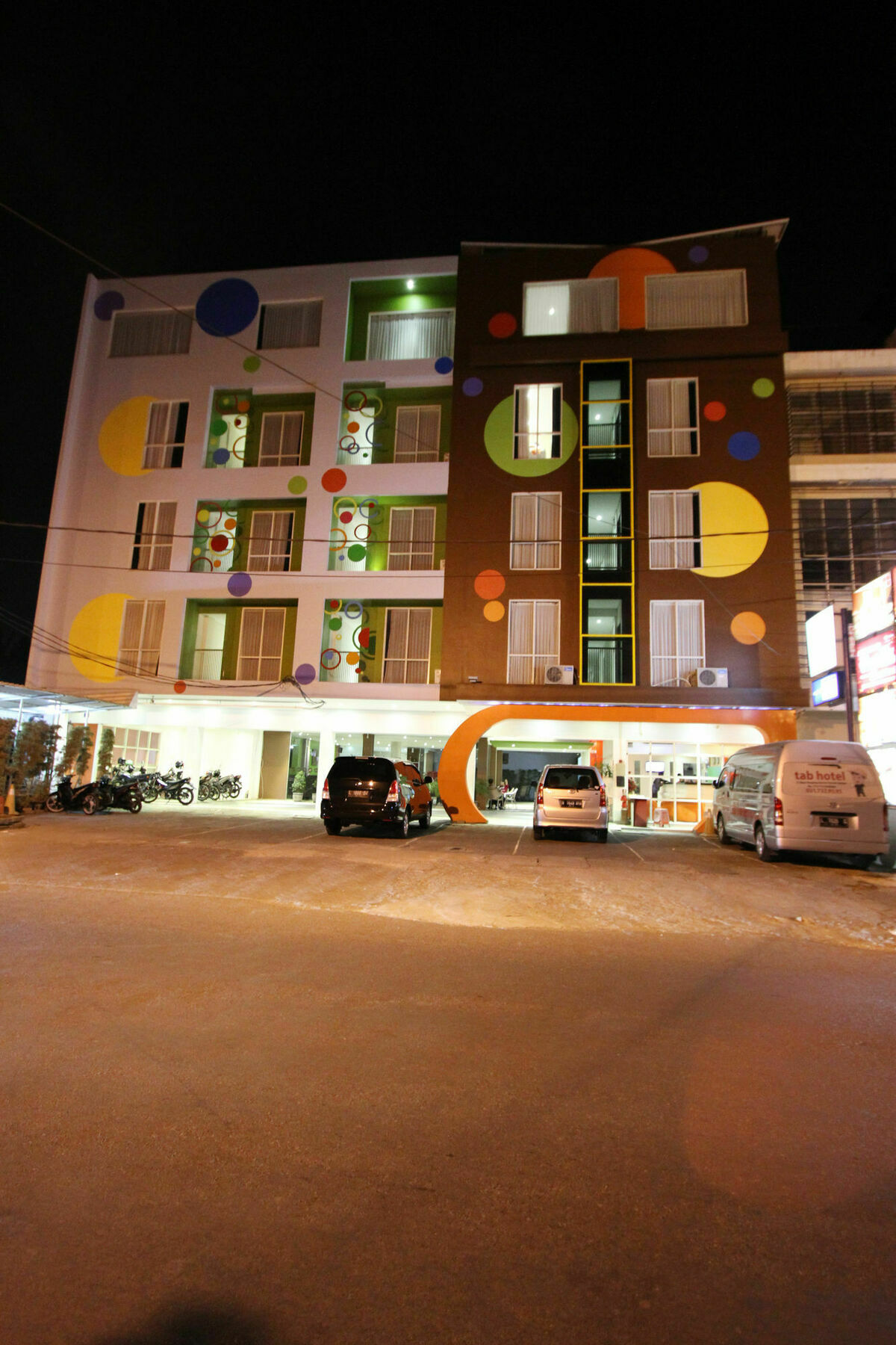 Tab Hotel Surabaya Exterior foto